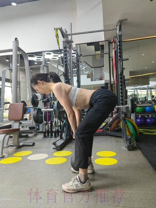 健康早间操：郑少忠带来小负重单腿臀部训练